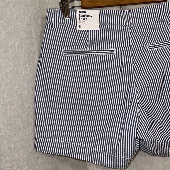 Old Navy 6 Light Blue White Vertical Stripes 5” Mid Rise Everyday Cotton Shorts - Picture 6 of 11